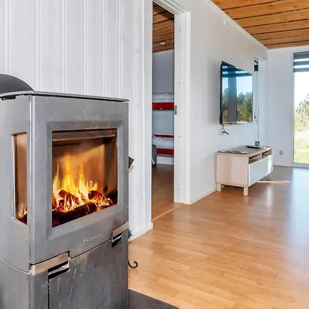 8 Person In Hurup Thy-by Traum Sindrup