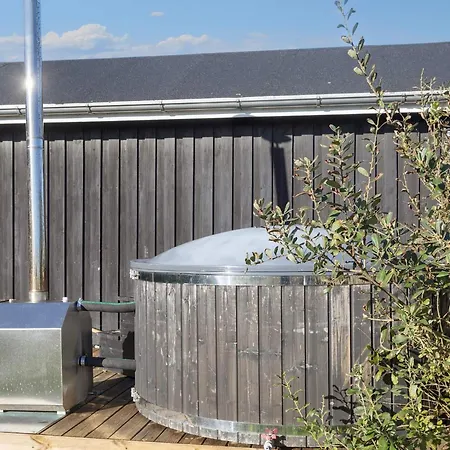 8 Person In Hurup Thy-by Traum Sindrup