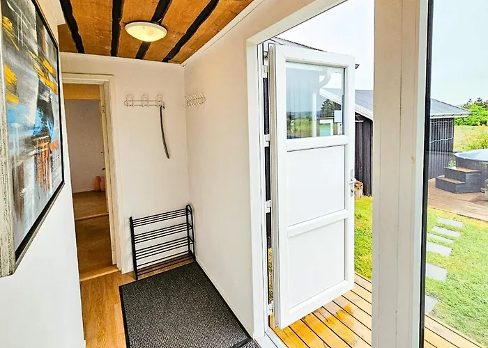 8 Person In Hurup Thy-by Traum